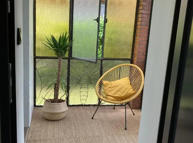 50 m2 T2 au calme, lumineux, confortable, cosy, climatisé, privatif avec parking gratuit et terrasse